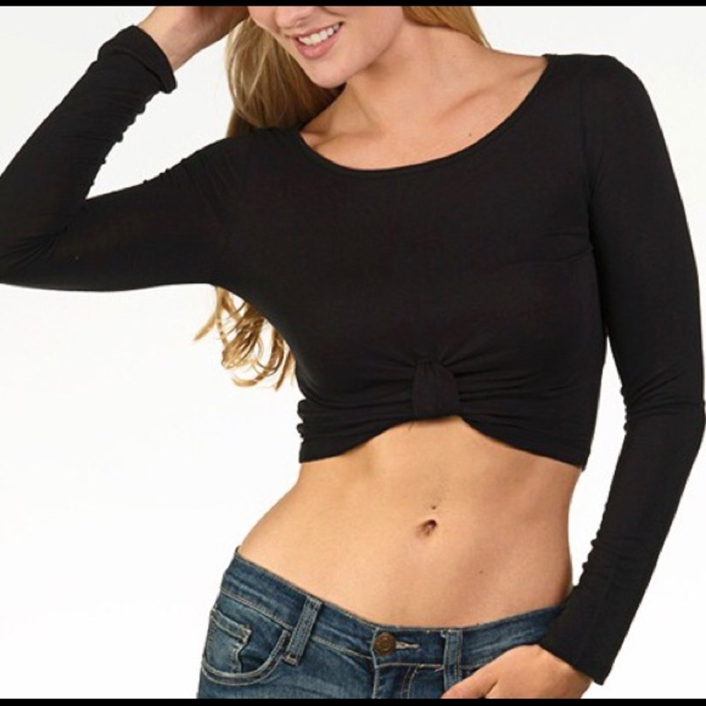 SOFT KNOT FRONT CROP TOP - Picture 6 of 7
